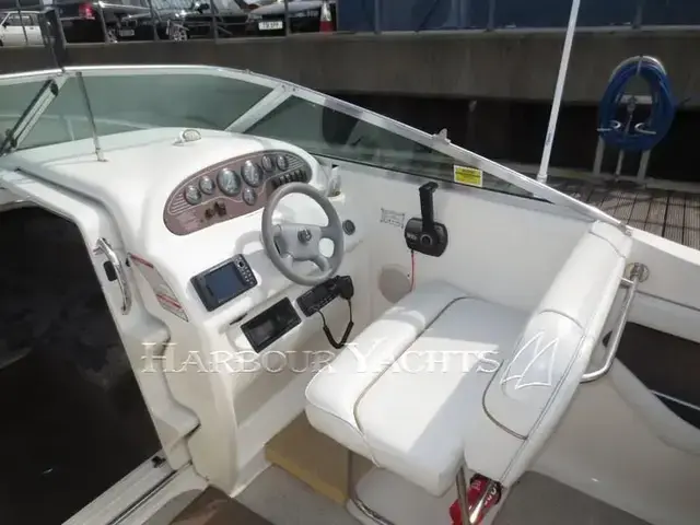 Sea Ray 215 Express Cruiser