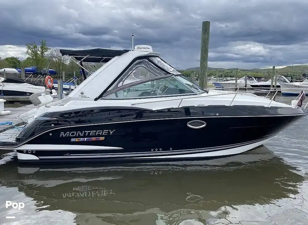 2019 Monterey 295 sport yacht