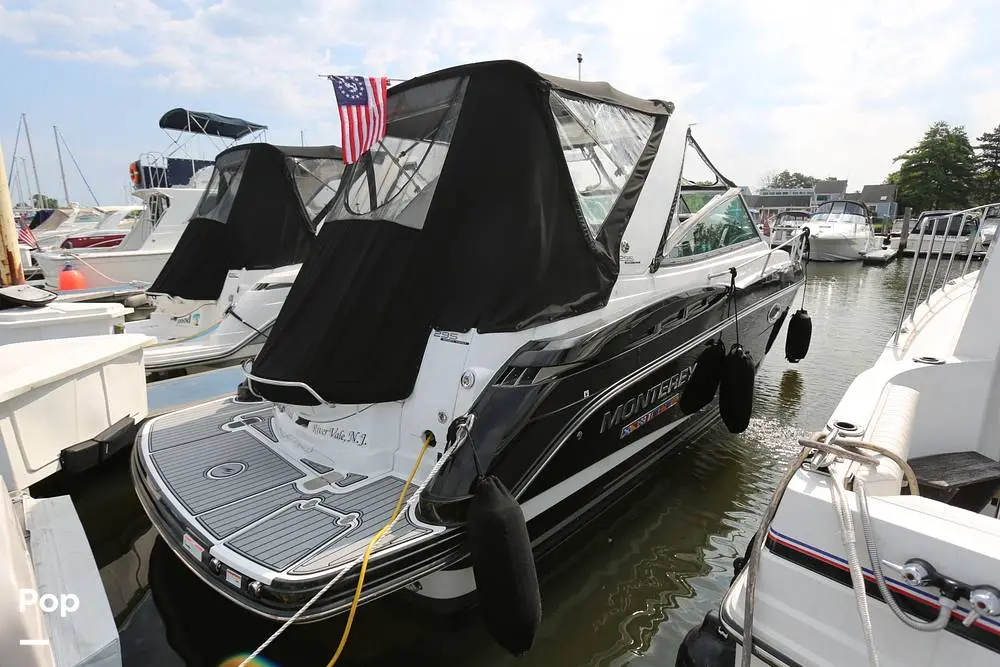 2019 Monterey 295 sport yacht