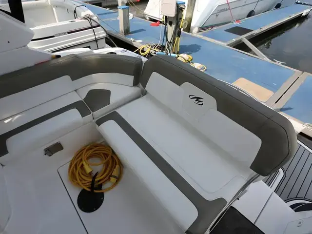 Monterey 295 Sport Yacht