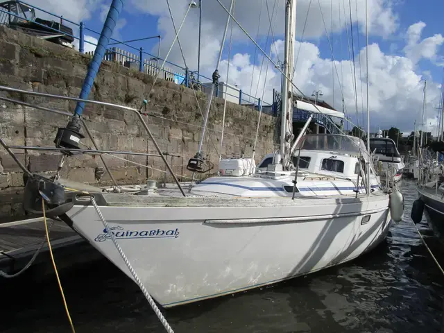 Sovereign 40 Deck saloon