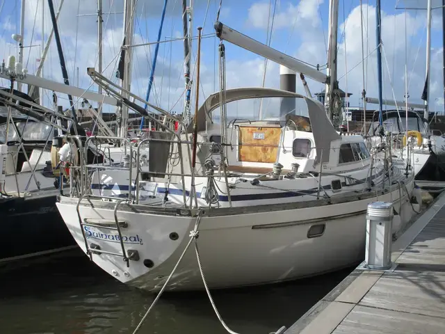 Sovereign 40 Deck saloon