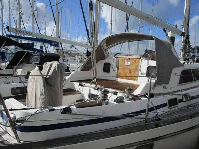 Sovereign 40 Deck saloon