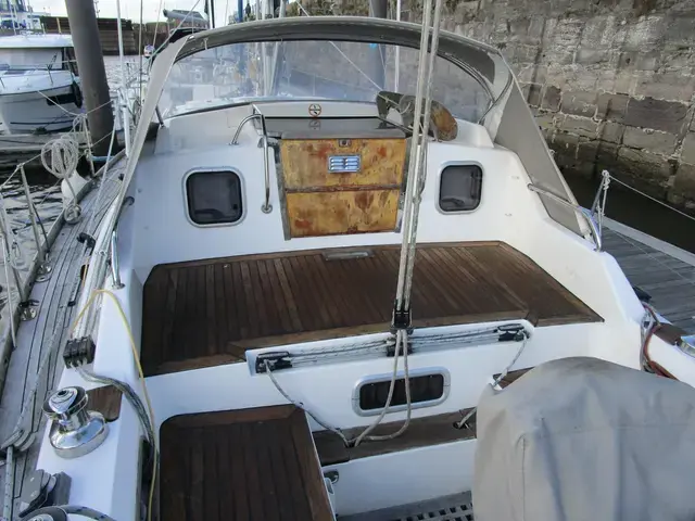 Sovereign 40 Deck saloon