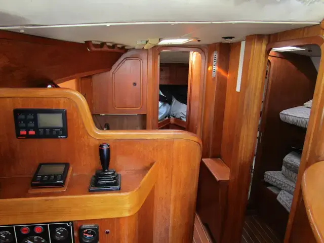 Sovereign 40 Deck saloon