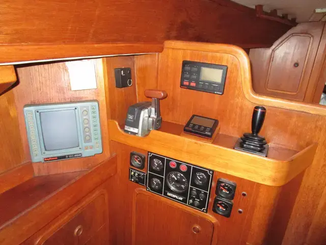 Sovereign 40 Deck saloon