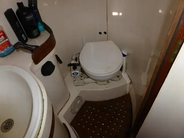 Sovereign 40 Deck saloon