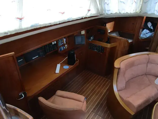 Sovereign 40 Deck saloon