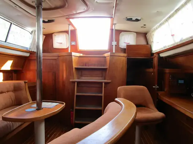 Sovereign 40 Deck saloon