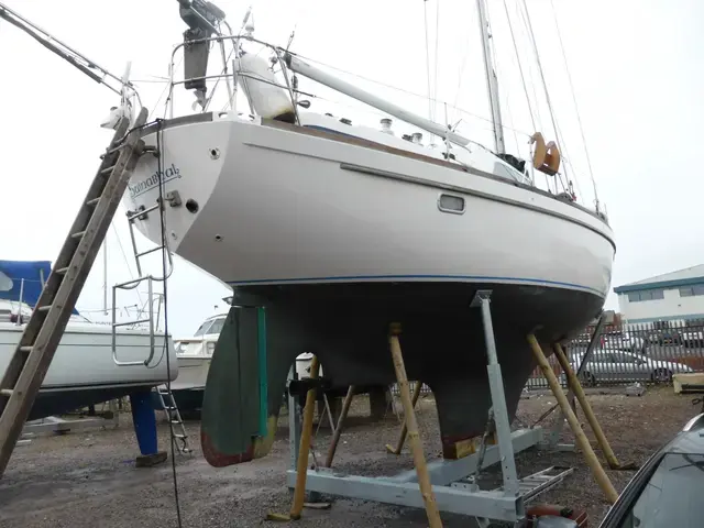 Sovereign 40 Deck saloon