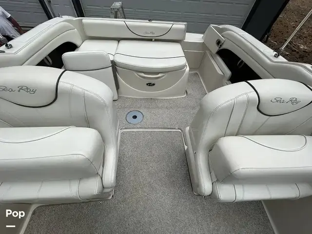 Sea Ray 215 Weekender