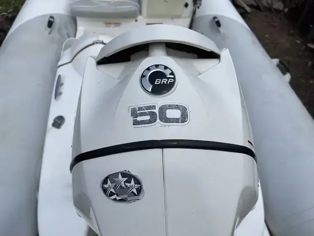 Zodiac Yachtline 420 DL