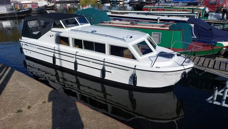 2023 Viking 28 narrow beam hiline spec