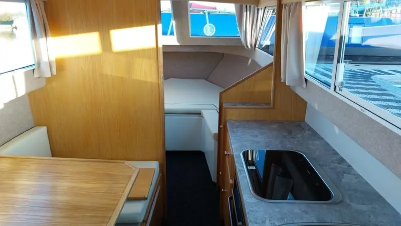 2023 Viking 28 narrow beam hiline spec