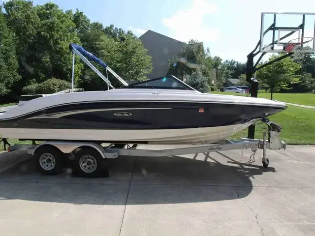 Sea Ray 210 Spx