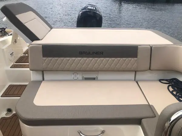 2020 Bayliner vr5 bowrider