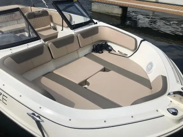 2020 Bayliner vr5 bowrider