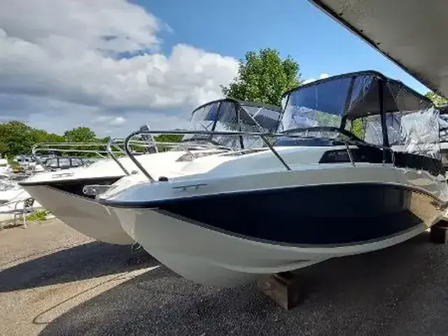 Quicksilver Activ 555 Cabin