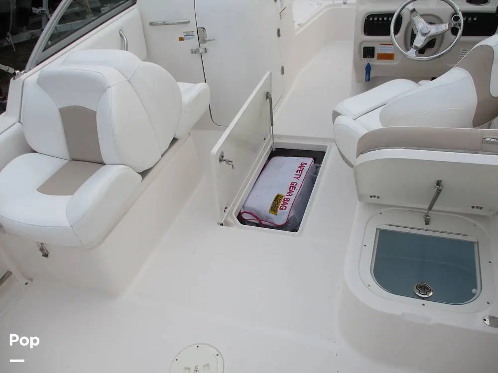 2019 Robalo r227