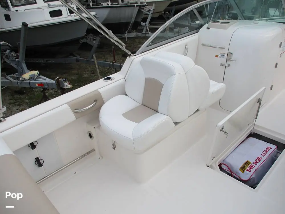 2019 Robalo r227