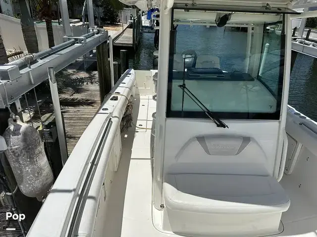 Boston Whaler 320 Outrage