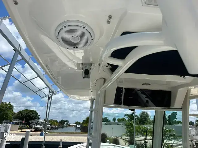 Boston Whaler 320 Outrage