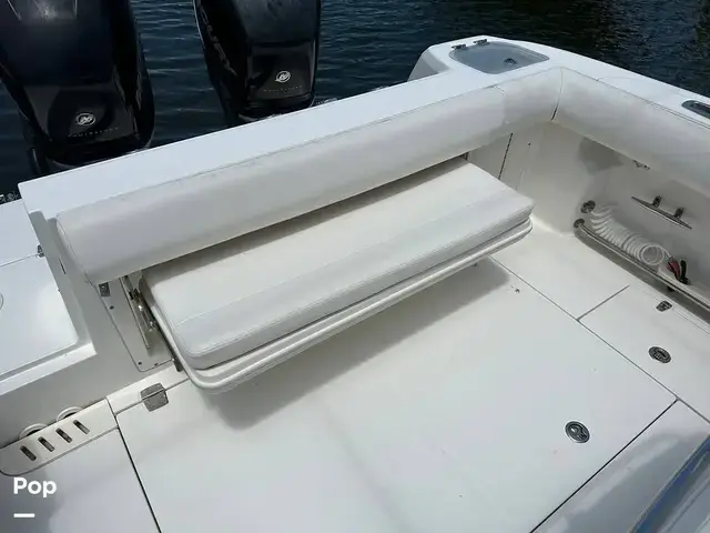 Boston Whaler 320 Outrage