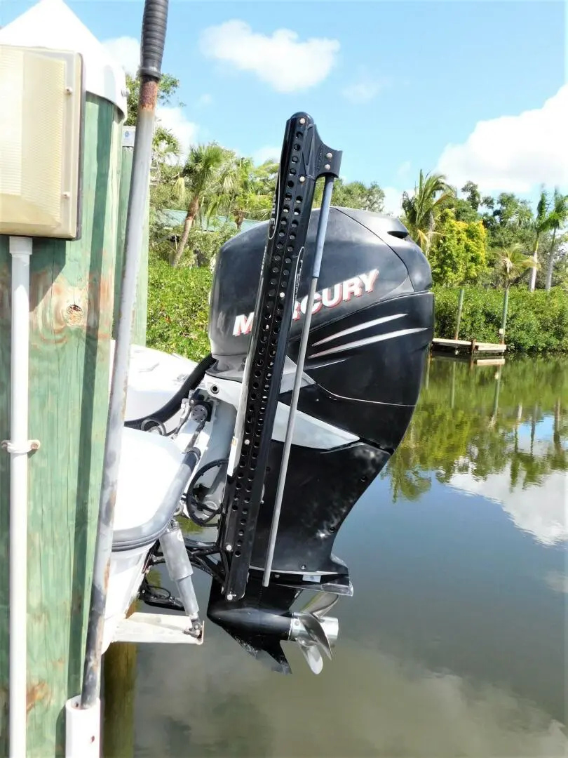 2005 Boston Whaler 22