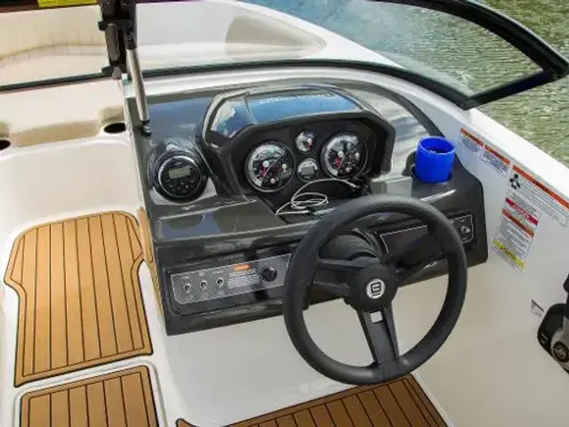 Bayliner Vr6