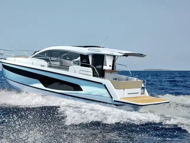 Sealine C335V