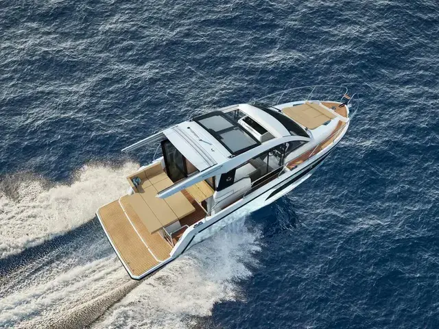 Sealine C335V