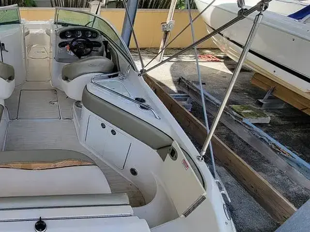 Sea Ray 240 Sundeck