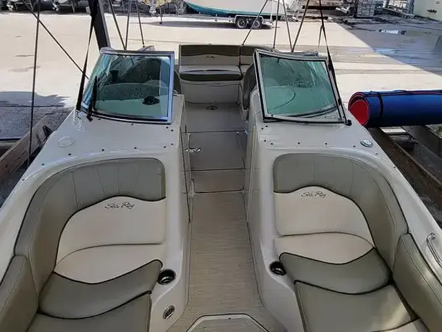 Sea Ray 240 Sundeck