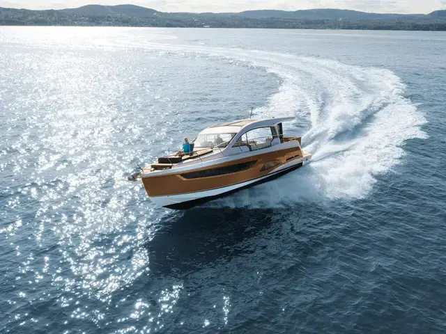 Sealine C 390