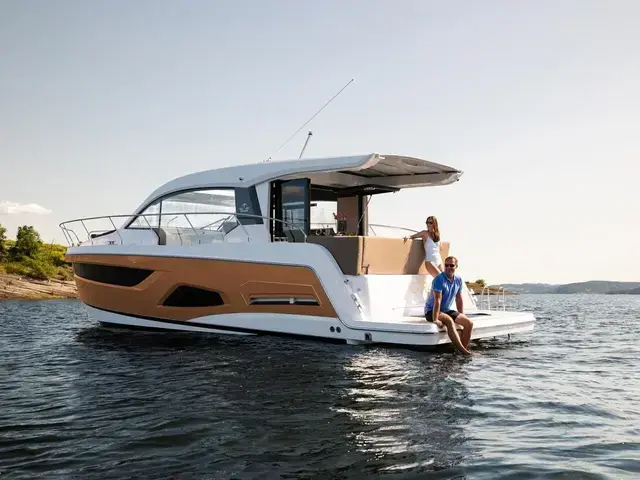 Sealine C 390