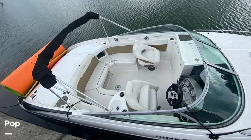 2010 Rinker captiva 246