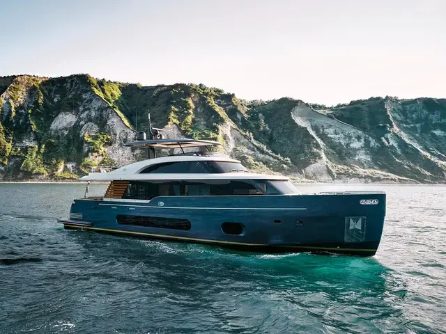 Azimut Magellano 25