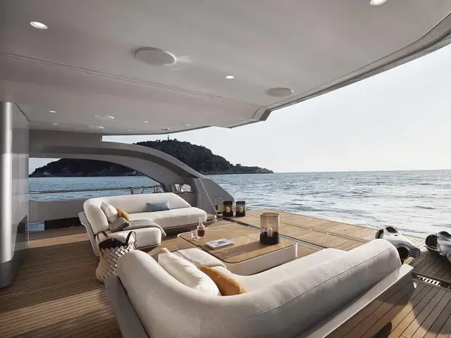 Azimut Grande Trideck