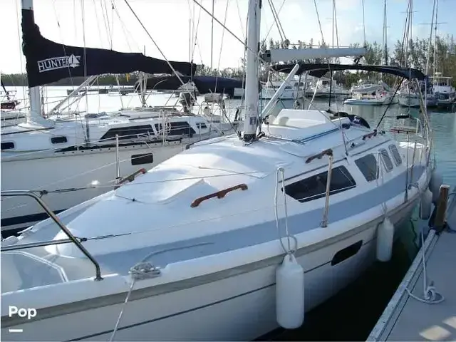 Hunter 320