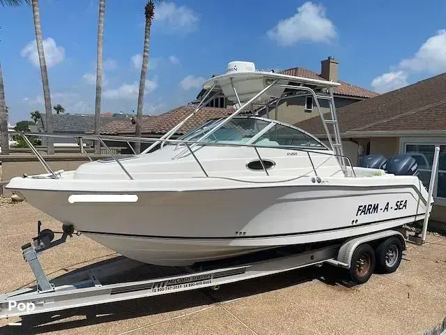 Robalo R265 Walkaround