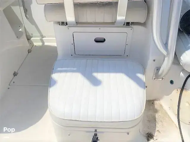 Robalo R265 Walkaround