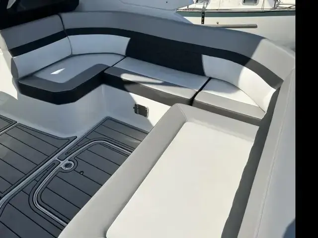 Monterey 345 Sport Yacht