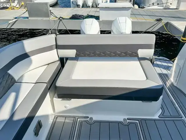 Monterey 345 Sport Yacht