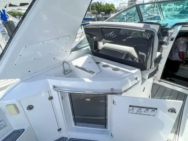 Monterey 345 Sport Yacht