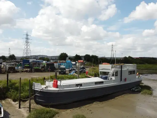 Selby 4 Bedroom House Boat