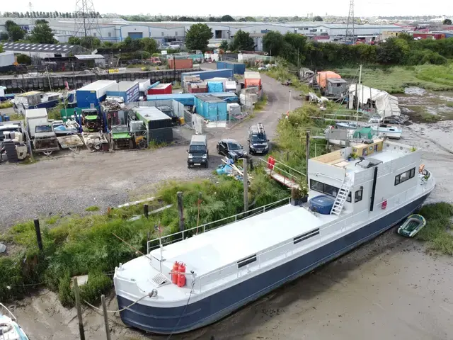 Selby 4 Bedroom House Boat