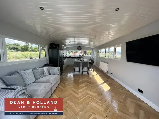 Selby 4 Bedroom House Boat