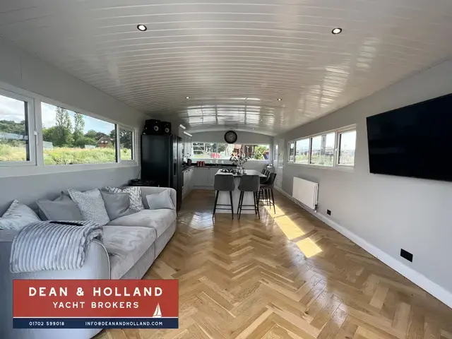 Selby 4 Bedroom House Boat