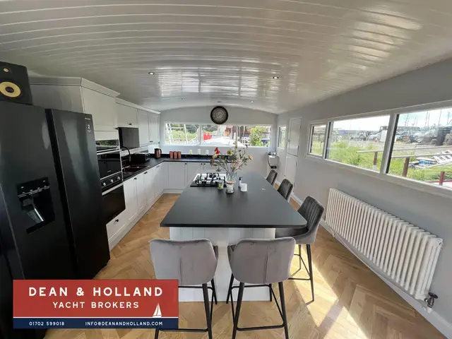 Selby 4 Bedroom House Boat