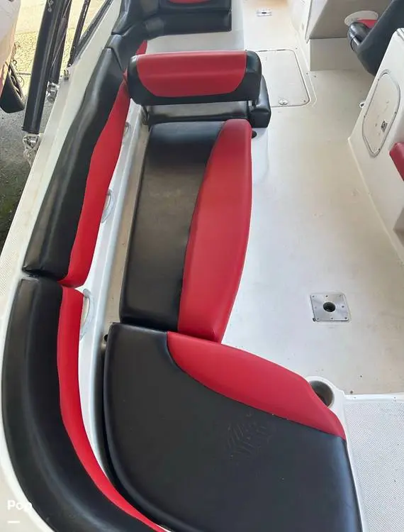 2004 Bayliner 249 sun deck